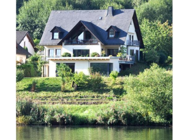 Ferienwohnung Am Moselufer Zell an der Mosel Exterior photo